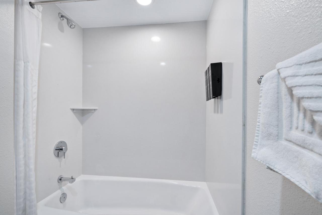Hotel Avisa Downtown モロ・ベイ エクステリア 写真