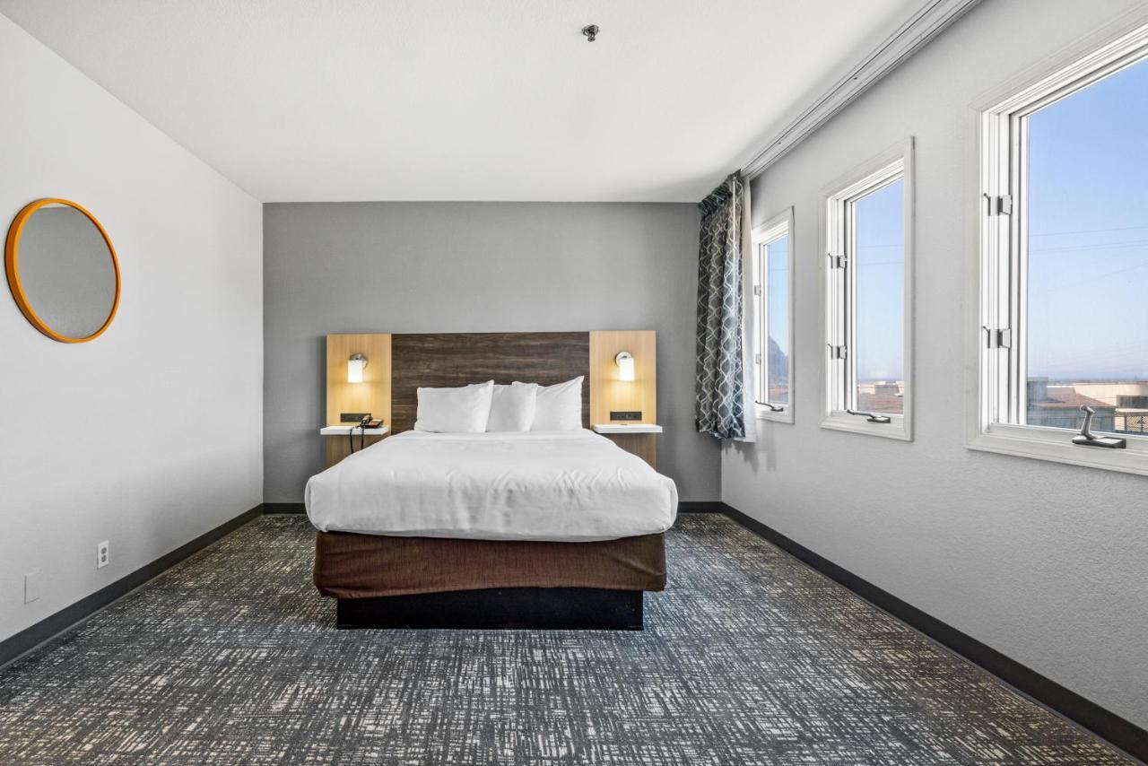 Hotel Avisa Downtown モロ・ベイ エクステリア 写真