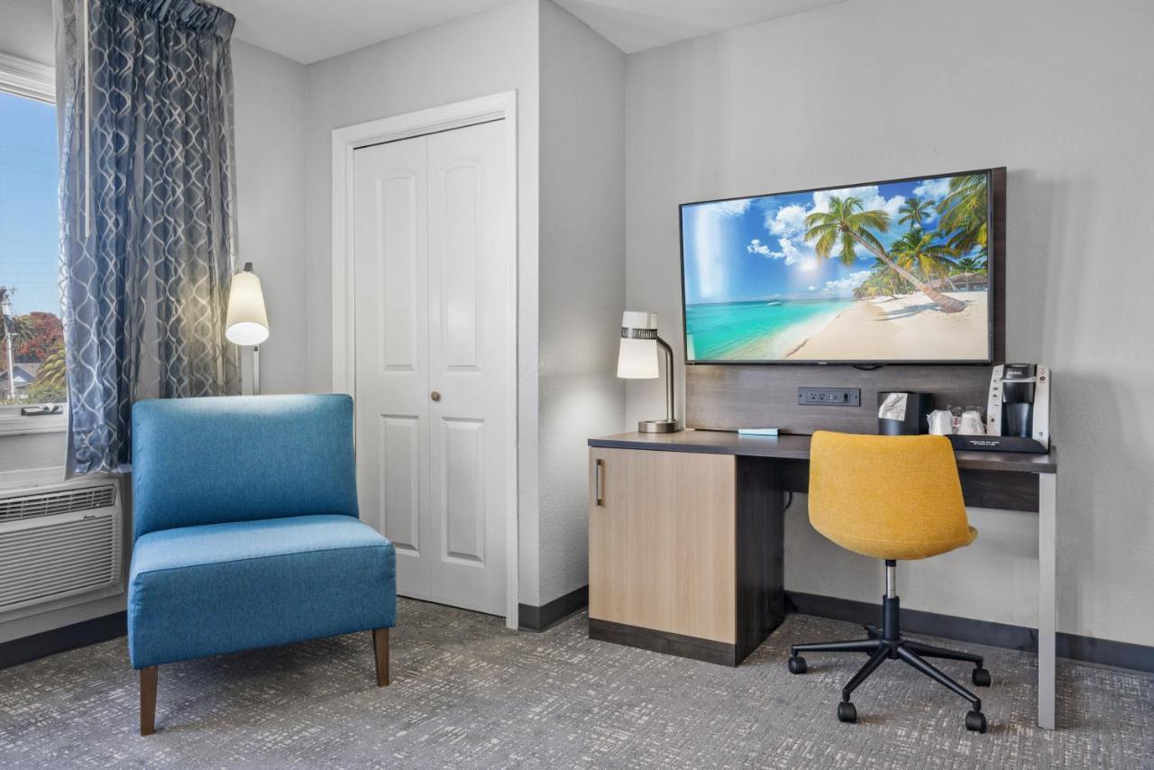 Hotel Avisa Downtown モロ・ベイ エクステリア 写真